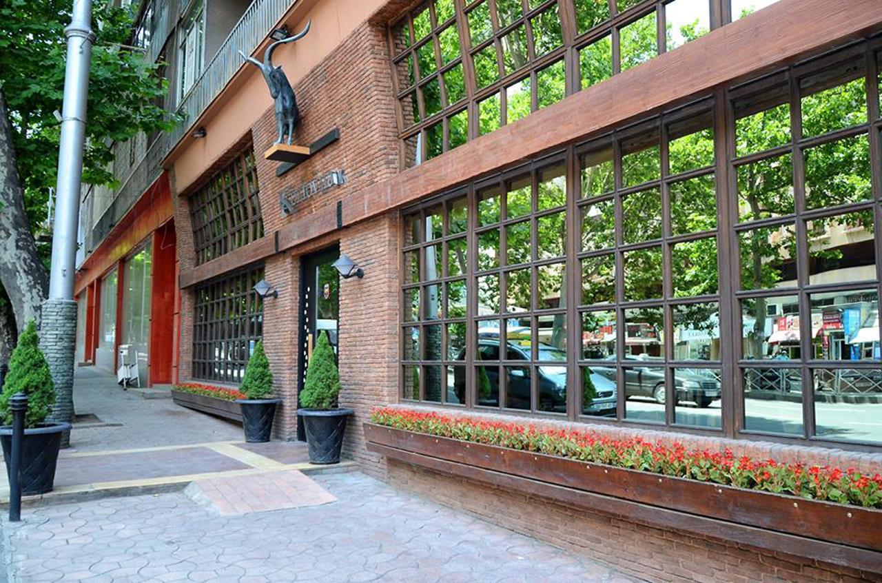 Luxury 4-Bedroom Apartment In The Center Tbilisi Bagian luar foto