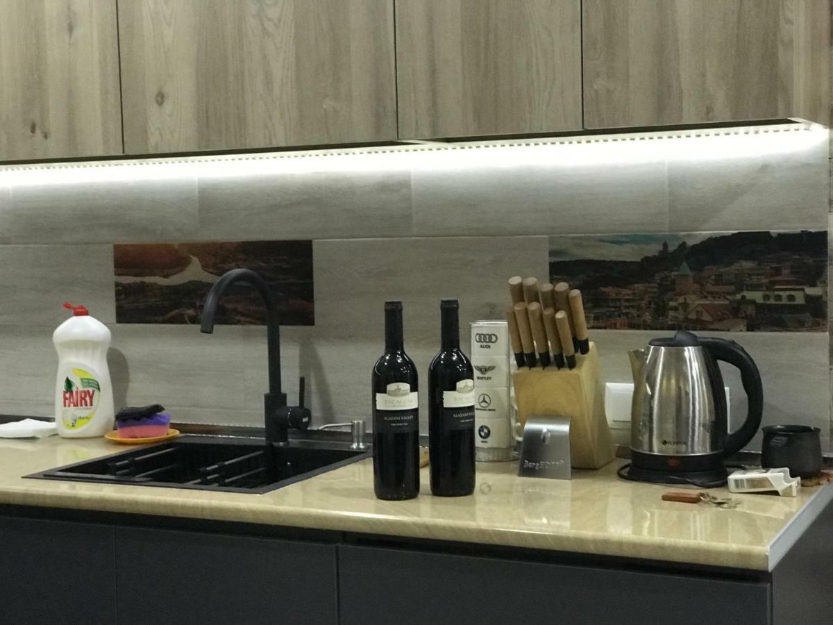 Luxury 4-Bedroom Apartment In The Center Tbilisi Bagian luar foto