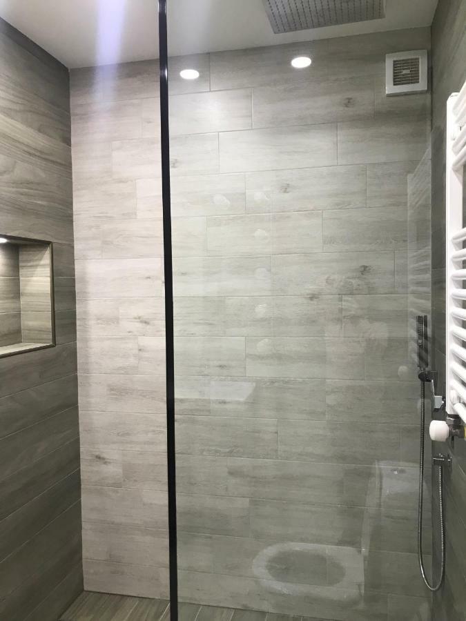 Luxury 4-Bedroom Apartment In The Center Tbilisi Bagian luar foto