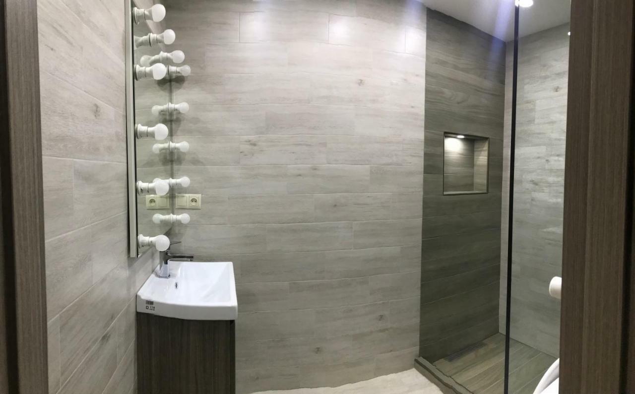 Luxury 4-Bedroom Apartment In The Center Tbilisi Bagian luar foto