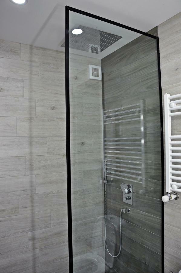 Luxury 4-Bedroom Apartment In The Center Tbilisi Bagian luar foto