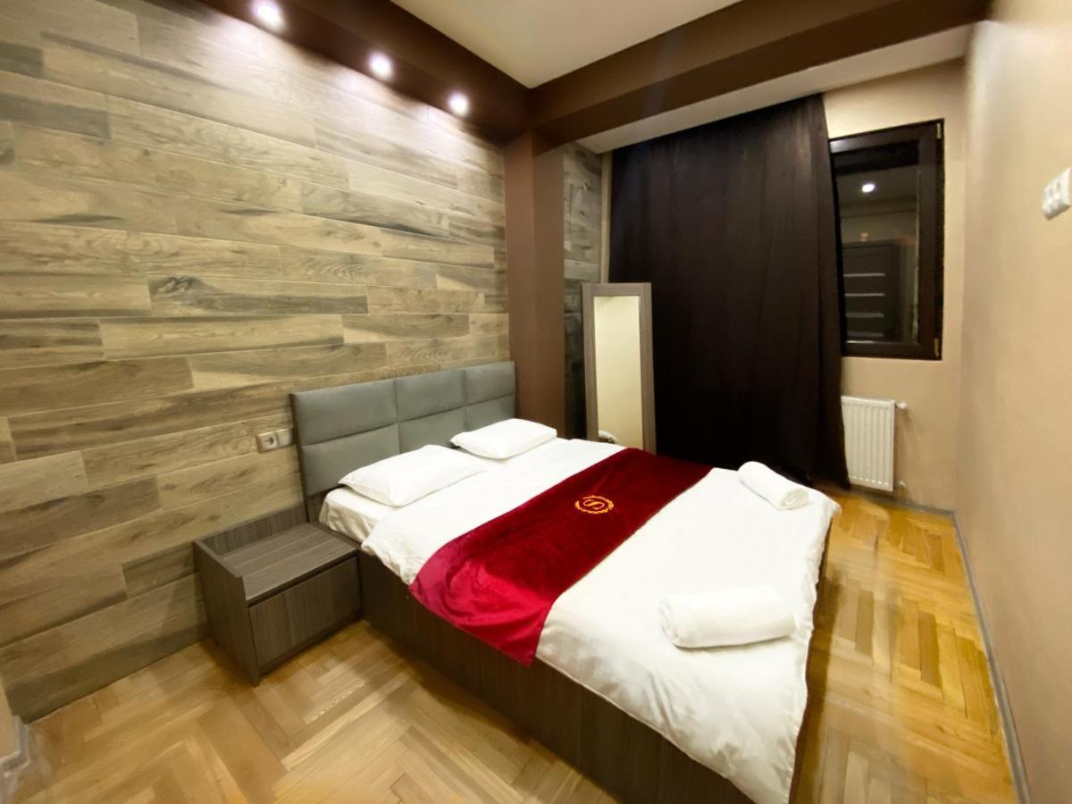Luxury 4-Bedroom Apartment In The Center Tbilisi Bagian luar foto